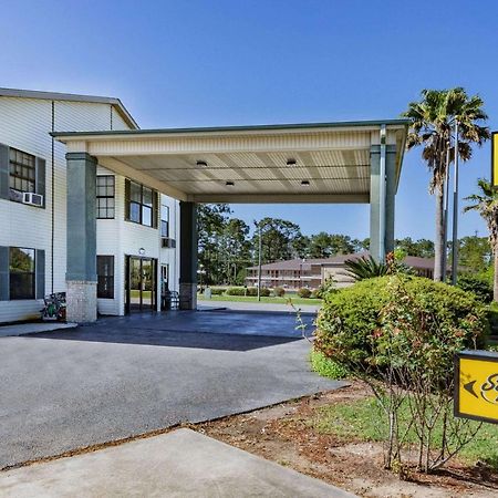 Super 8 By Wyndham Kinder/Coushatta Near Casino Εξωτερικό φωτογραφία